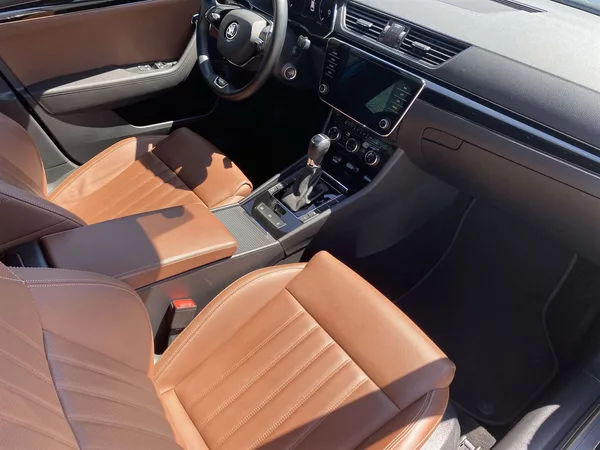 Škoda Superb Combi 2.0 TDI DSG L&K - foto 8