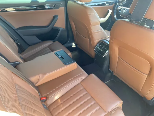 Škoda Superb Combi 2.0 TDI DSG L&K - foto 9
