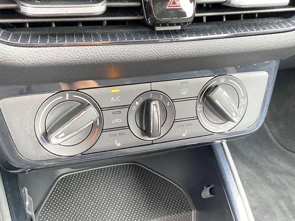 Škoda Fabia 1.0 TSI Selection - foto 16