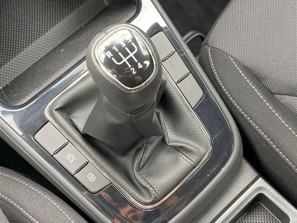 Škoda Fabia 1.0 TSI Selection - foto 18