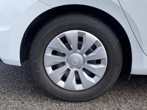 Škoda Fabia 1.0 TSI Selection - foto 27