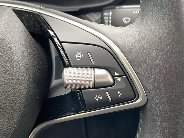Škoda Fabia 1.0 MPI Selection - foto 23