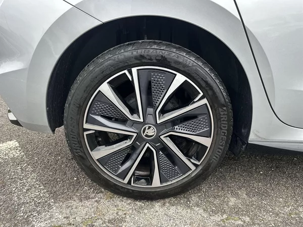 Škoda Fabia 1.0 TSI Monte Carlo - foto 26