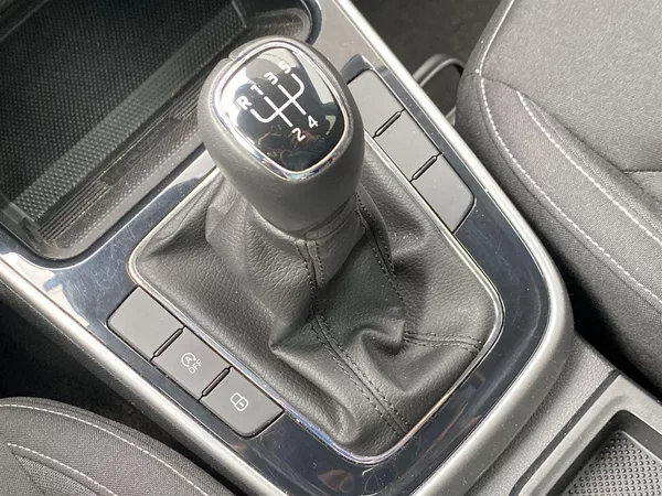 Škoda Fabia 1.0 TSI Top Selection - foto 16