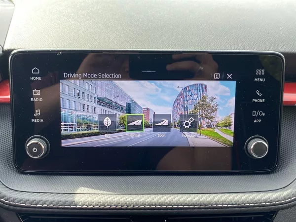 Škoda Fabia 1,0 TSI 85 kW DSG Monte Carlo - foto 20