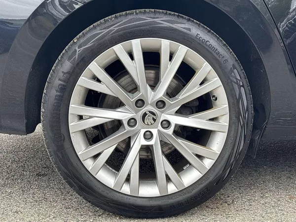 Škoda Superb Combi 2.0 TDI DSG Style - foto 30
