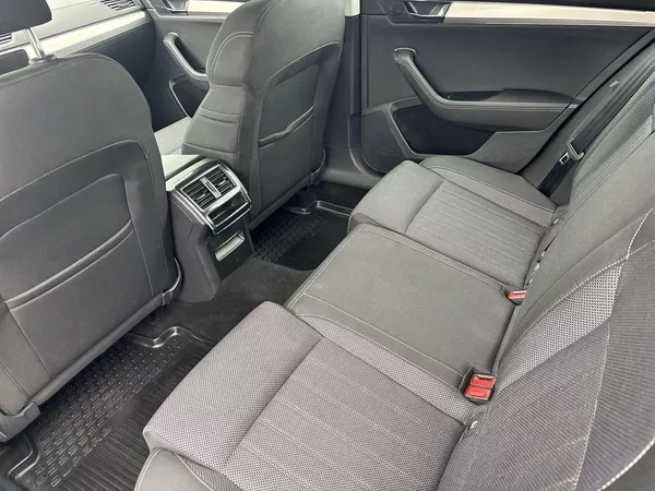 Škoda Superb Combi 2.0 TDI DSG Style - foto 7