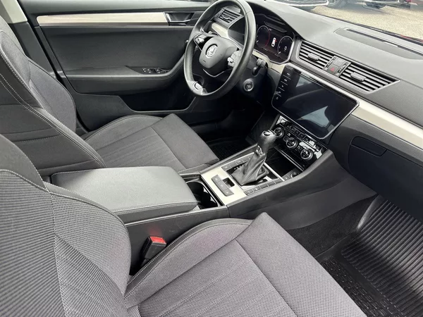 Škoda Superb Combi 2.0 TDI DSG Style - foto 8
