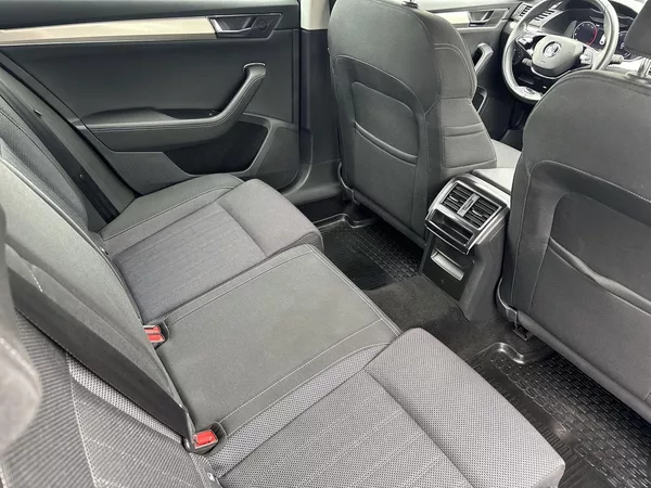 Škoda Superb Combi 2.0 TDI DSG Style - foto 9