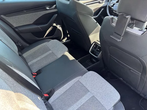 Škoda Octavia Combi 2.0 TDI DSG Top Selectio - foto 11