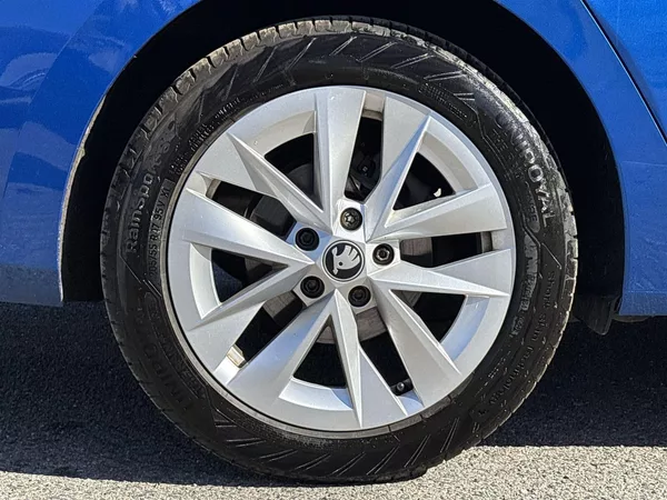 Škoda Octavia Combi 2.0 TDI DSG Top Selectio - foto 31