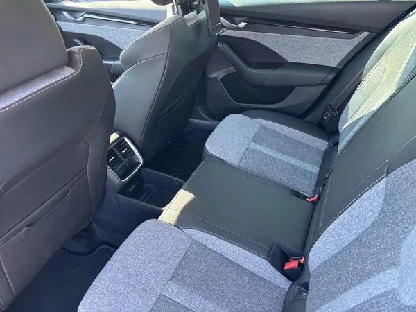 Škoda Octavia Combi 2.0 TDI DSG Top Selectio - foto 9