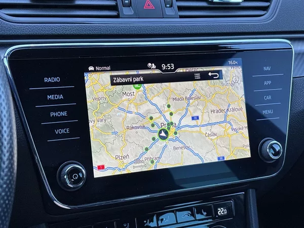 Škoda Superb Combi 2.0 TDI DSG Sportline - foto 12