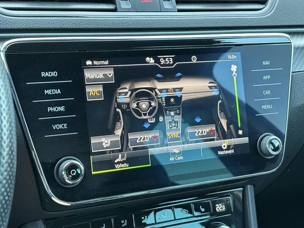 Škoda Superb Combi 2.0 TDI DSG Sportline - foto 15