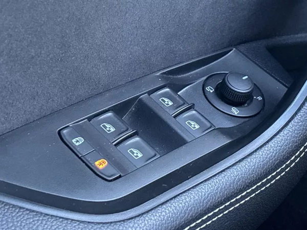 Škoda Superb Combi 2.0 TDI DSG Sportline - foto 18
