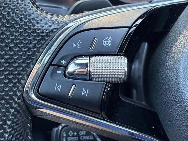 Škoda Superb Combi 2.0 TDI DSG Sportline - foto 20