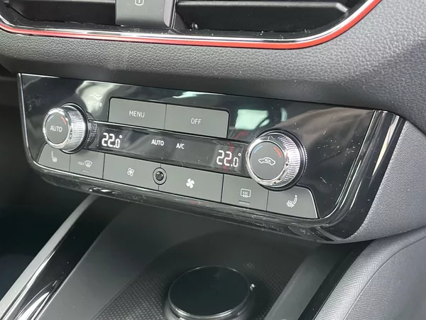 Škoda Kamiq 1.0 TSI 85 KW DSG Monte Carlo - foto 16