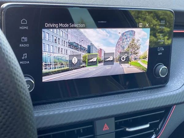 Škoda Kamiq 1.5 TSI DSG Monte Carlo - foto 20