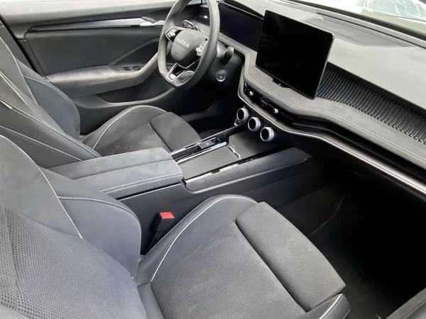 Škoda Superb 2.0 TDI 4x4 DSG SportLine - foto 11