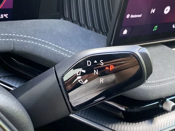 Škoda Superb 2.0 TDI 4x4 DSG SportLine - foto 21