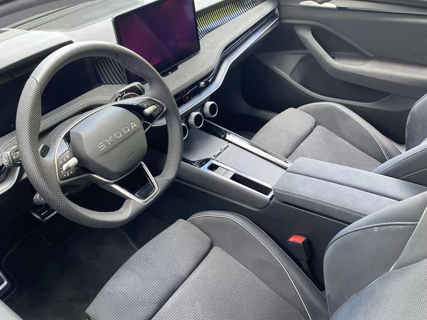 Škoda Superb 2.0 TDI 4x4 DSG SportLine - foto 9