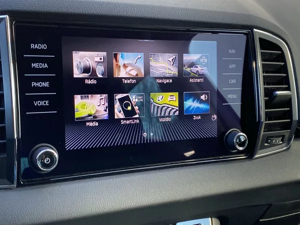 Škoda Karoq 2.0 TDI DSG Style+ - foto 21