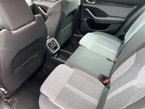 Škoda Octavia Combi 2.0 TDI DSG Top Selectio - foto 7