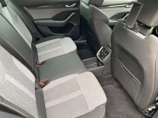 Škoda Octavia Combi 2.0 TDI DSG Top Selectio - foto 9