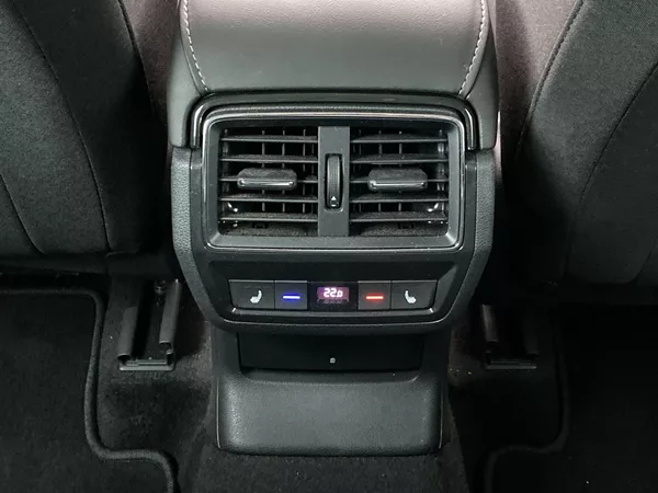 Škoda Karoq 2.0 TDI 4x4 DSG Style + - foto 26