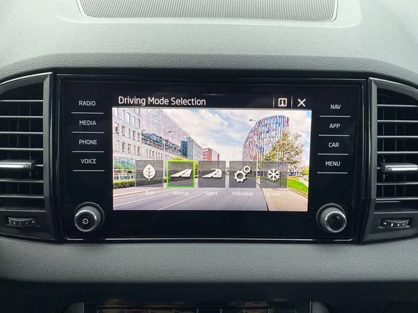 Škoda Karoq 2.0 TDI 4x4 DSG Sportline - foto 17