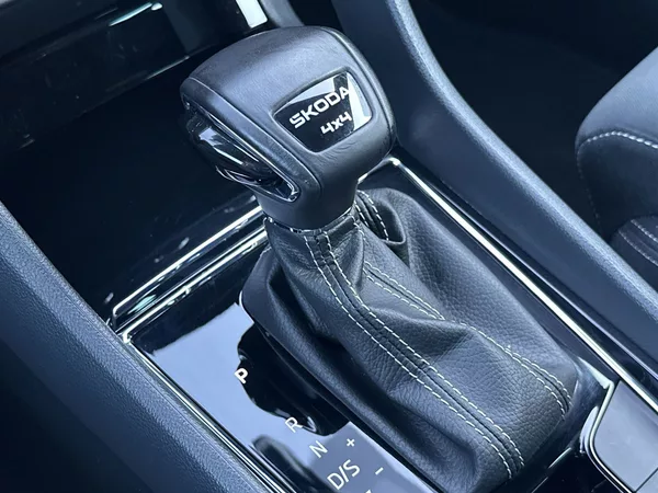 Škoda Karoq 2.0 TSI 4x4 DSG Sportline - foto 15