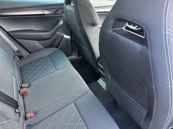Škoda Karoq 2.0 TDI 4x4 DSG Sportline - foto 10