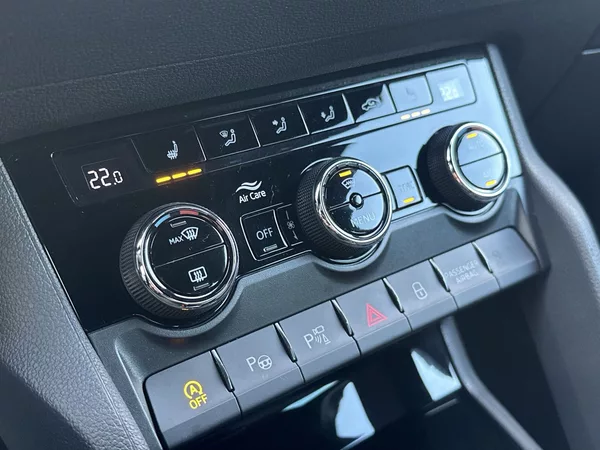 Škoda Karoq 2.0 TDI 4x4 DSG Sportline - foto 14