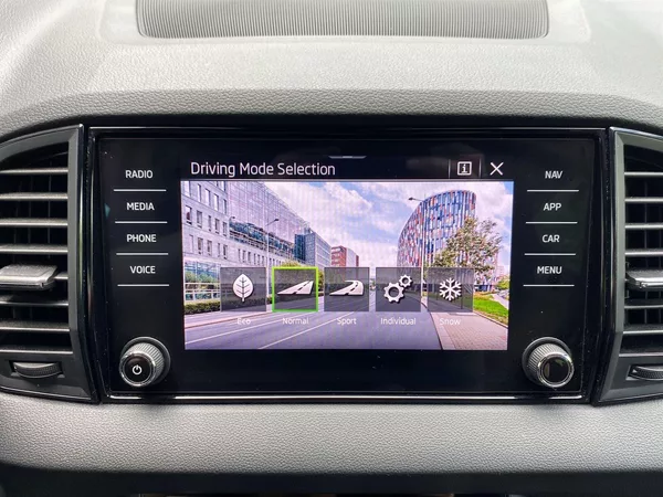 Škoda Karoq 2.0 TDI 4x4 DSG Sportline - foto 17