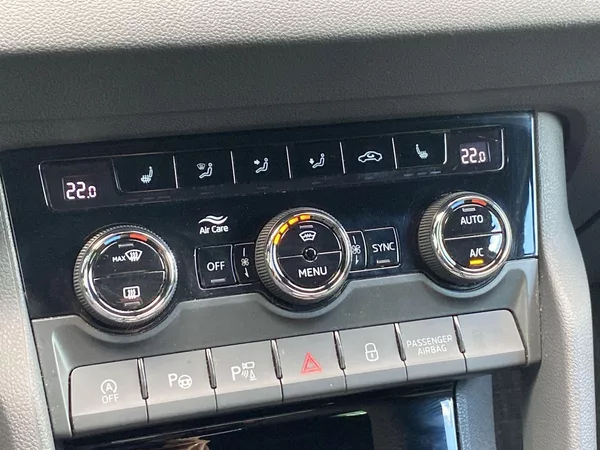 Škoda Karoq 2.0 TDI 4x4 DSG Sportline - foto 19