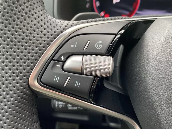 Škoda Karoq TDI 4x4 DSG Sportline - foto 16
