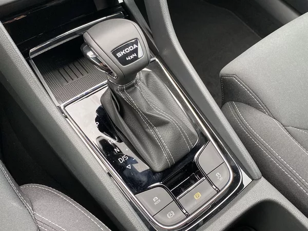 Škoda Karoq TDI 4x4 DSG Sportline - foto 28