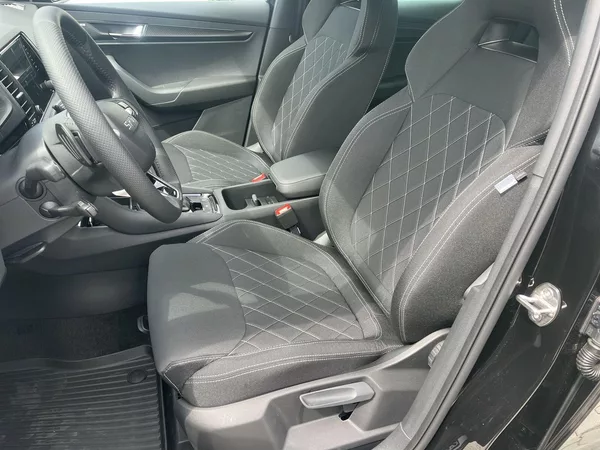 Škoda Karoq 1,5 TSI 110 KW DSG Sportline - foto 10