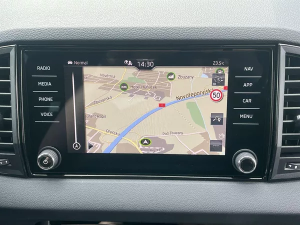 Škoda Karoq 1,5 TSI 110 KW DSG Sportline - foto 14