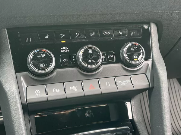 Škoda Karoq 1,5 TSI 110 KW DSG Sportline - foto 17