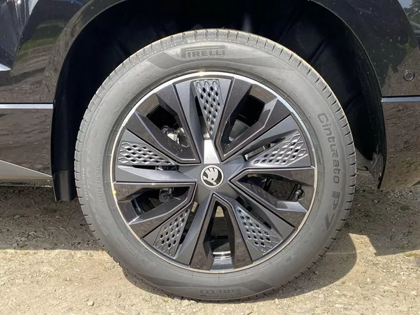 Škoda Karoq 2,0 TDI 110 kW 4x4 DSG Sportli - foto 24