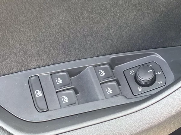 Škoda Karoq 2,0 TDI 110 kW 4x4 DSG Sportli - foto 8