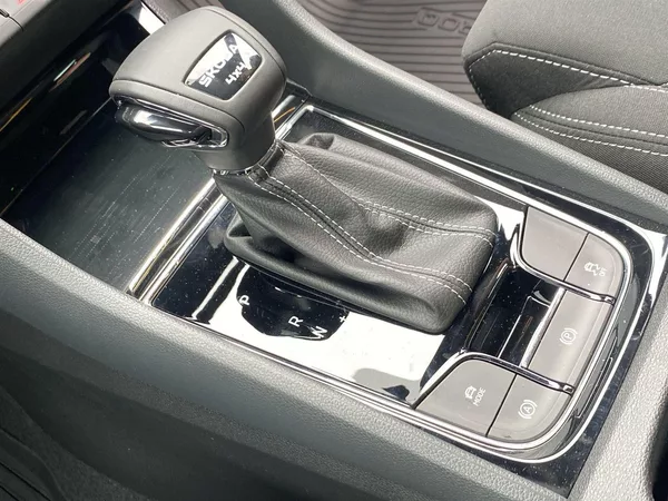Škoda Karoq 2,0 TDI 110 kW 4x4 DSG Sportli - foto 14