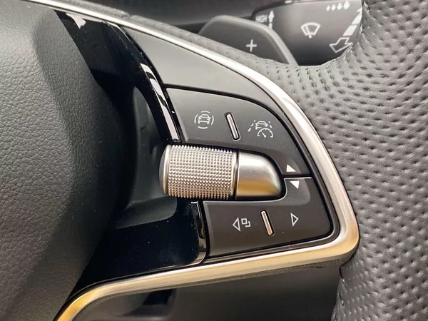 Škoda Karoq 2,0 TDI 110 kW 4x4 DSG Sportli - foto 21