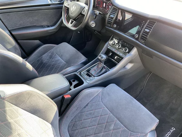 Škoda Kodiaq 2.0 TDI 4x4 DSG RS - foto 10