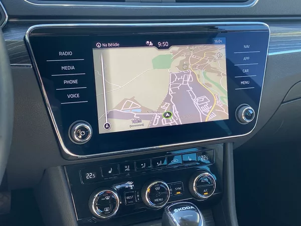 Škoda Superb Combi 2.0 TDI DSG Style - foto 11