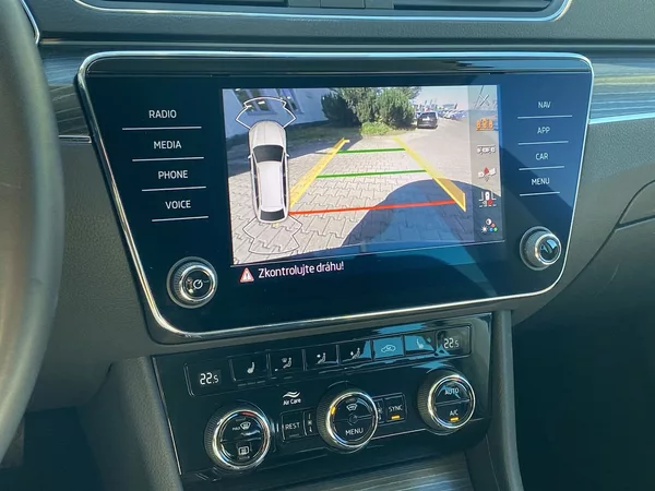 Škoda Superb Combi 2.0 TDI DSG Style - foto 12