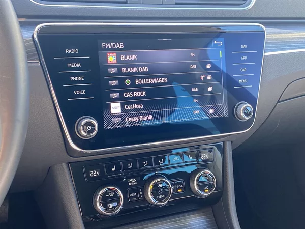 Škoda Superb Combi 2.0 TDI DSG Style - foto 13