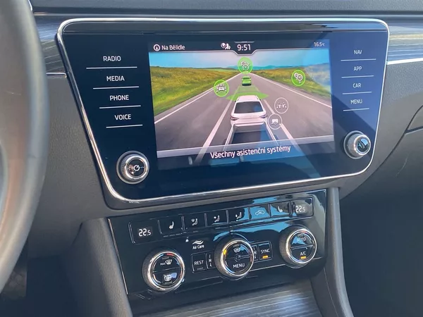 Škoda Superb Combi 2.0 TDI DSG Style - foto 14
