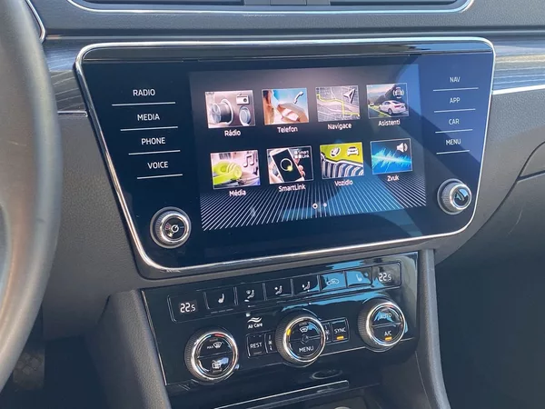 Škoda Superb Combi 2.0 TDI DSG Style - foto 16
